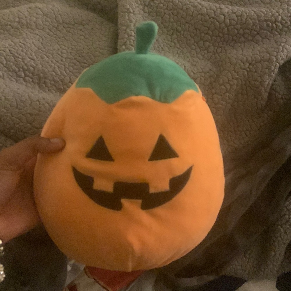 Selling this cute thing bc it cute